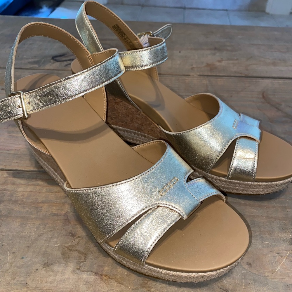 Ugg Wedges size 10 GREAT condition!